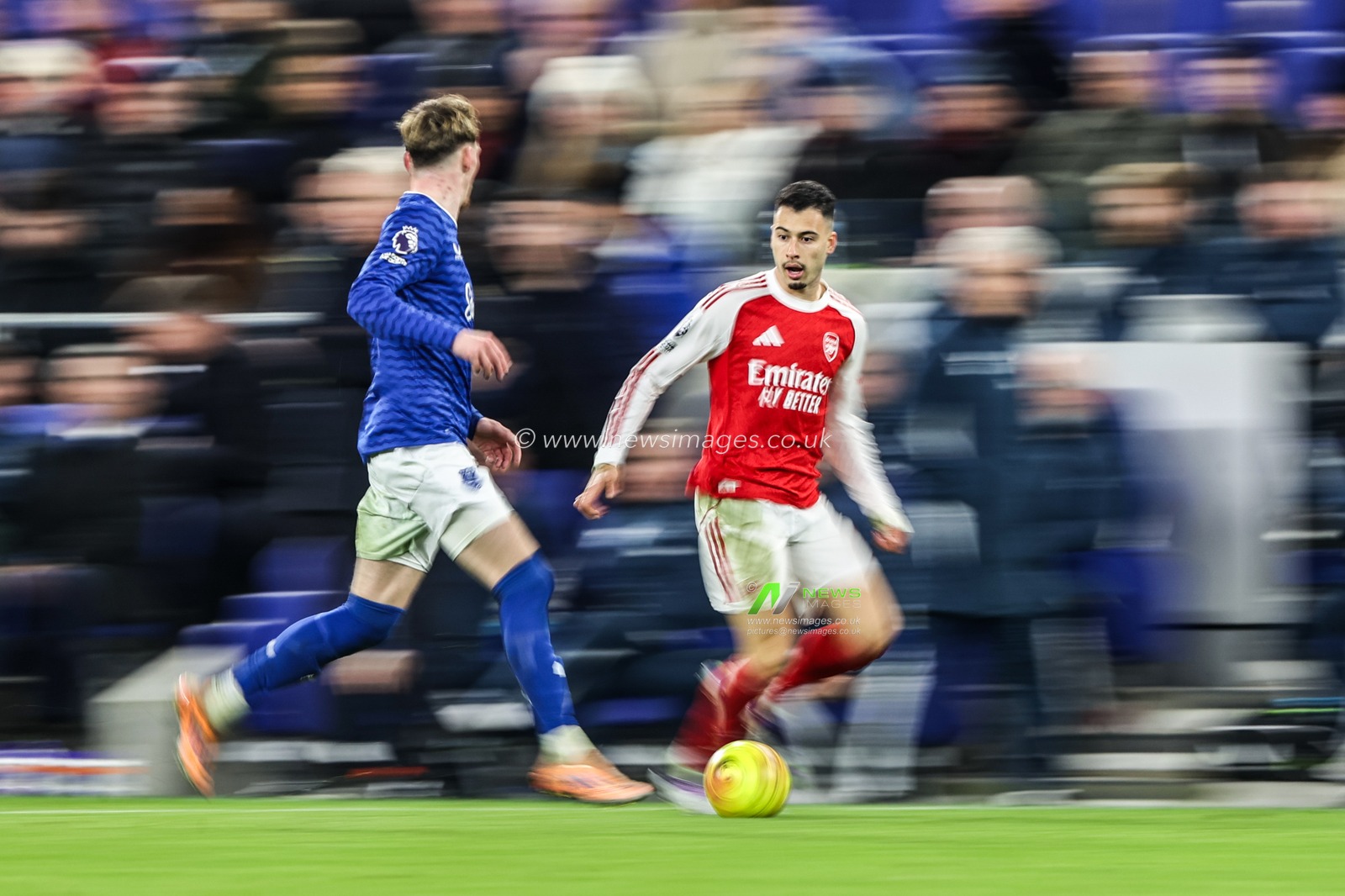 Gabriel Martinelli of Arsenal breaks with the ball during the Premier League match Everton vs Arsenal at Hill Dickinson Stadium, Liverpool, United Kingdom, 20th December 2025

(Photo by Alfie Cosgrove/News Images)

*** GER AUT SUI OUT ***