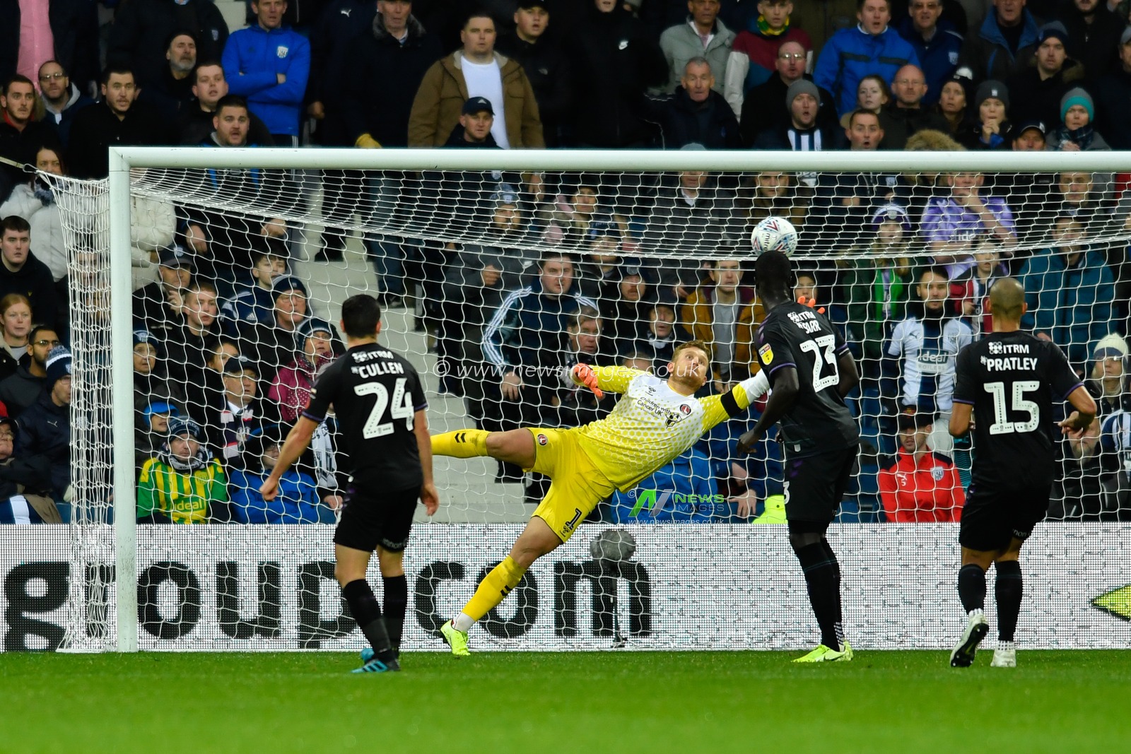 26th October 2019, The Hawthorns, West Bromwich, England; Sky Bet Championship, West Bromwich Albion v Charlton Athletic : Hal Robson-Kanu (4) of West Bromwich Albion (not pictured) scores a goal

Credit: Simon Whitehead/News Images