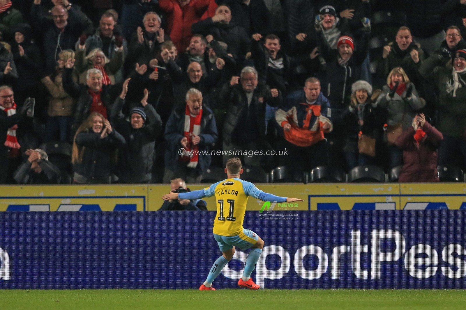 12th January 2019, KCOM Stadium, Hull , England; Sky Bet Championship, Hull City vs Rotherham United ; Jon Taylor (11) of Rotherham United celebrates his goal to make it 2-2


Credit:   Mark Cosgrove/News Images

English Football League images are subject to DataCo Licence