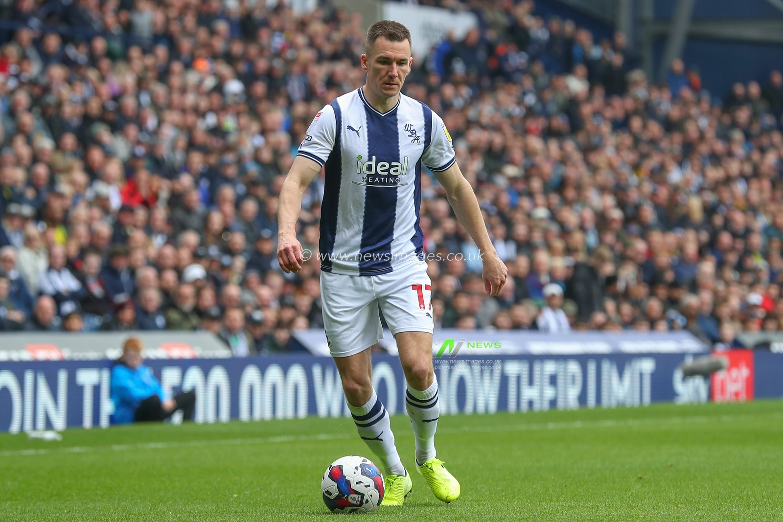 Jed Wallace #17 of West Bromwich Albion in action during the Sky Bet Championship match West Bromwich Albion vs Sunderland at The Hawthorns, West Bromwich, United Kingdom, 23rd April 2023

(Photo by Gareth Evans/News Images)