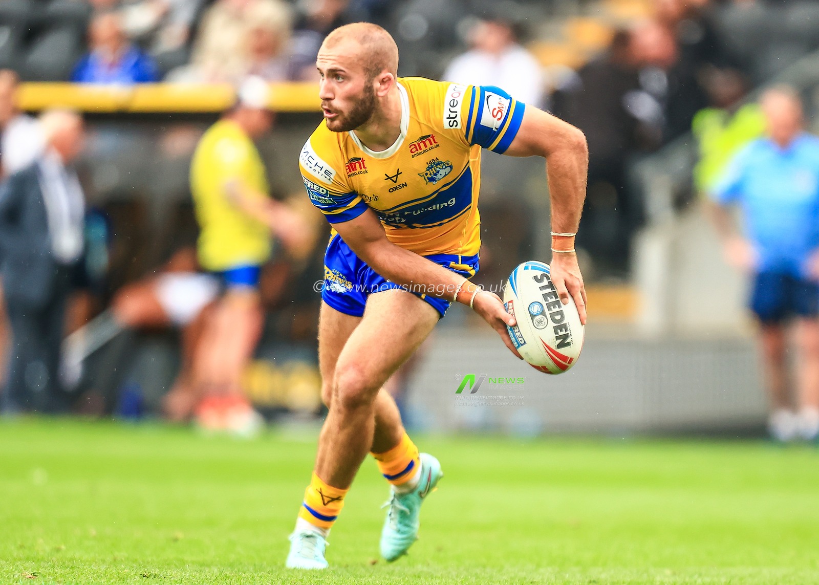 Jarrod O'Connor of Leeds Rhinos in action  during the Betfred Super League Round 24 match Hull FC vs Leeds Rhinos at MKM Stadium, Hull, United Kingdom, 30th August 2025

(Photo by Richard Bierton/News Images)