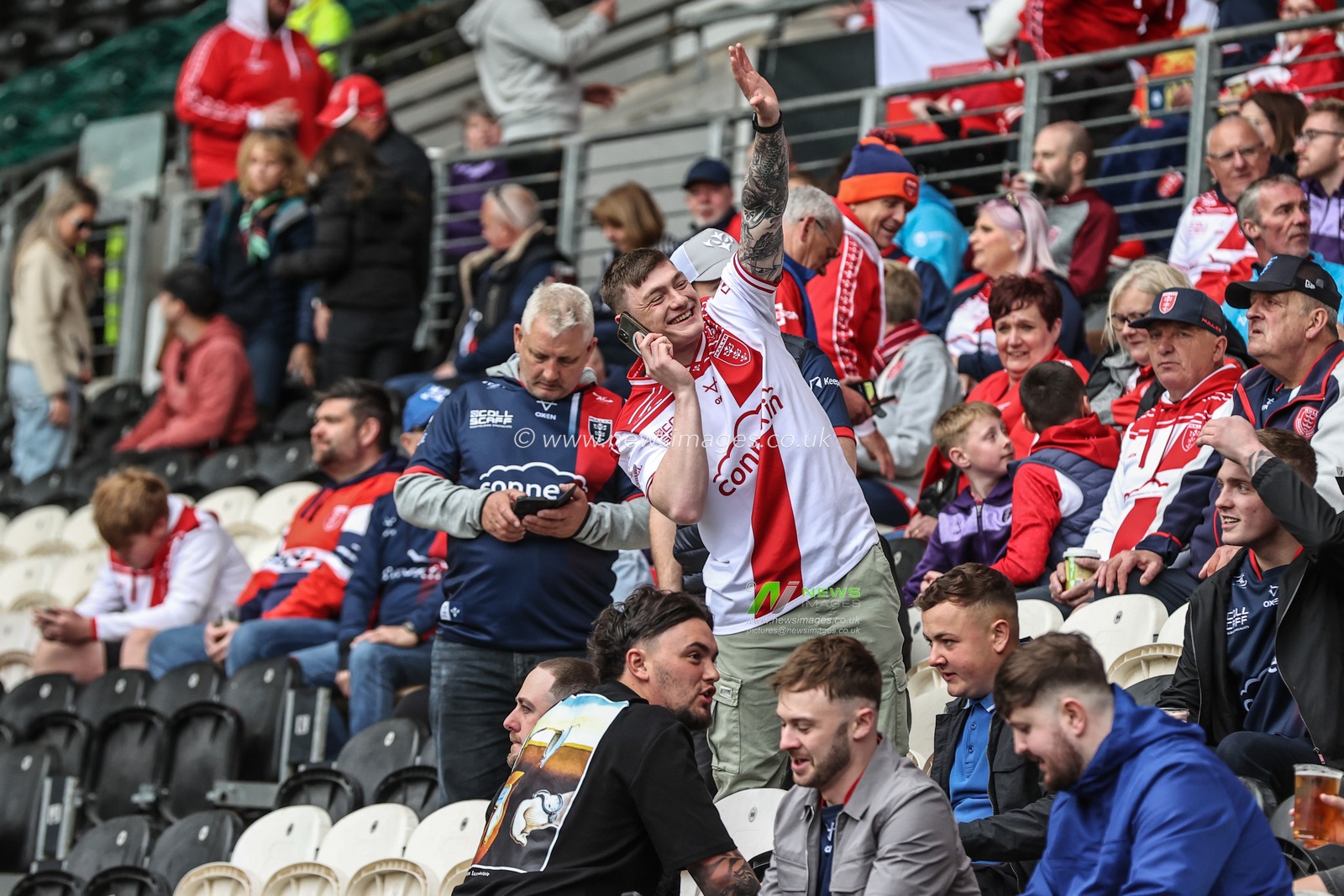 Hull KR fans during the Betfred Super League Round 8 match Hull FC vs Hull KR at MKM Stadium, Hull, United Kingdom, 18th April 2025

(Photo by Alfie Cosgrove/News Images)