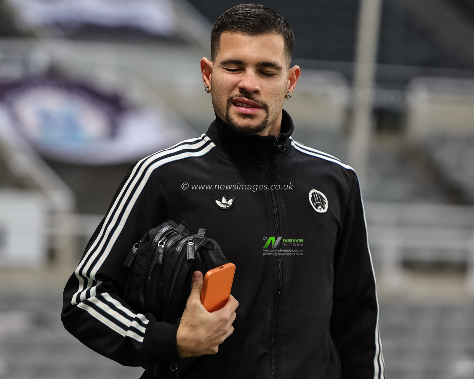Bruno Guimaraes of Newcastle Untied winks as he arrives during the Premier League match Newcastle United vs Leeds United at St. James's Park, Newcastle, United Kingdom, 7th January 2026

(Photo by Mark Cosgrove/News Images)

*** GER AUT SUI OUT ***