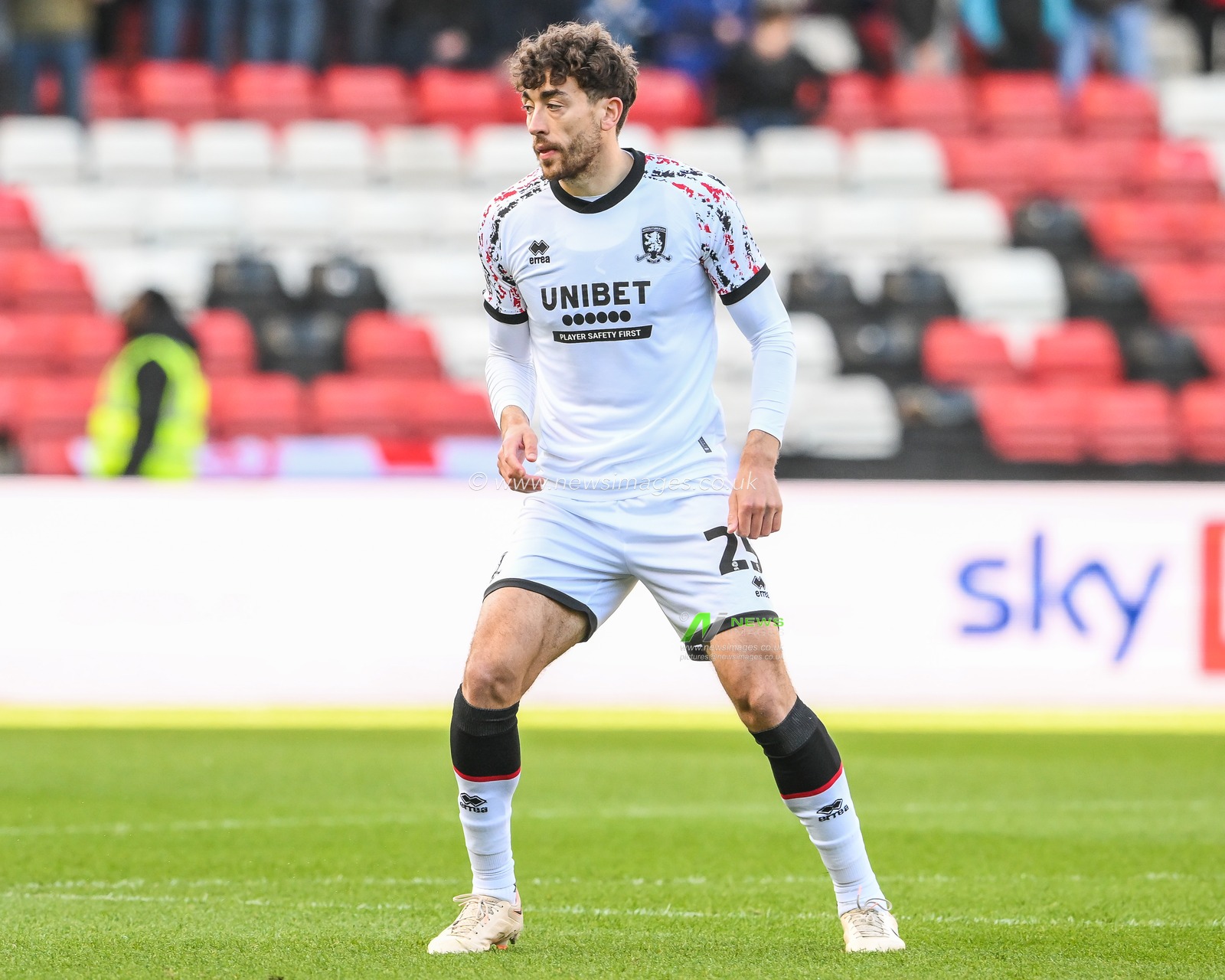 Matt Crooks #25 of Middlesbrough during the Sky Bet Championship match Bristol City vs Middlesbrough at Ashton Gate, Bristol, United Kingdom, 10th April 2023

(Photo by Craig Thomas/News Images)