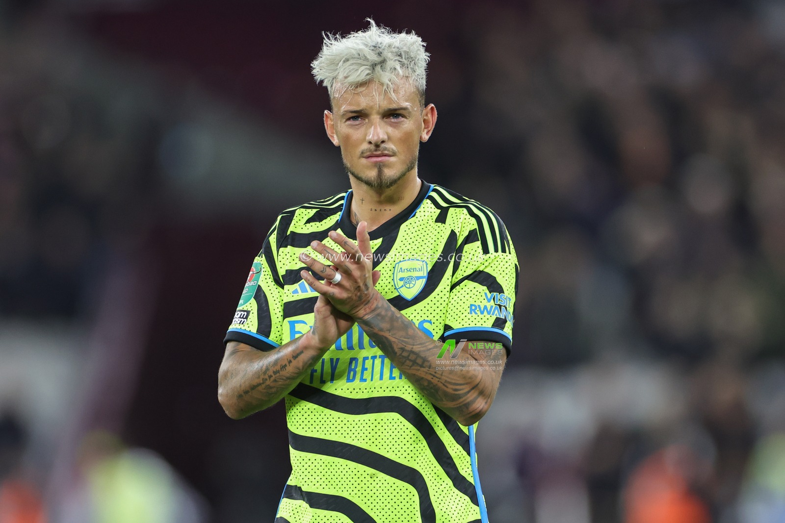 Ben White #4 of Arsenal applauds the travelling fans after the Carabao Cup Fourth Round match West Ham United vs Arsenal at London Stadium, London, United Kingdom, 1st November 2023

(Photo by Mark Cosgrove/News Images)
