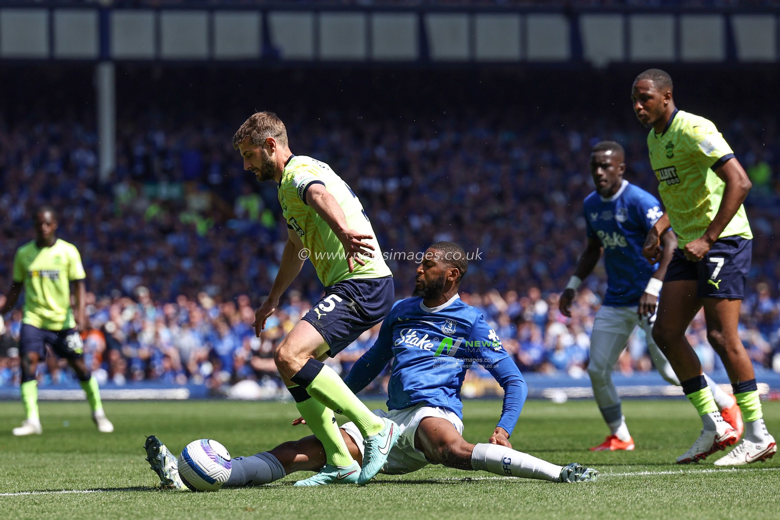 Beto of Everton tackles the ball off of Jack Stephens of Southampton during the Premier League match Everton vs Southampton at Goodison Park, Liverpool, United Kingdom, 18th May 2025

(Photo by Mark Cosgrove/News Images)