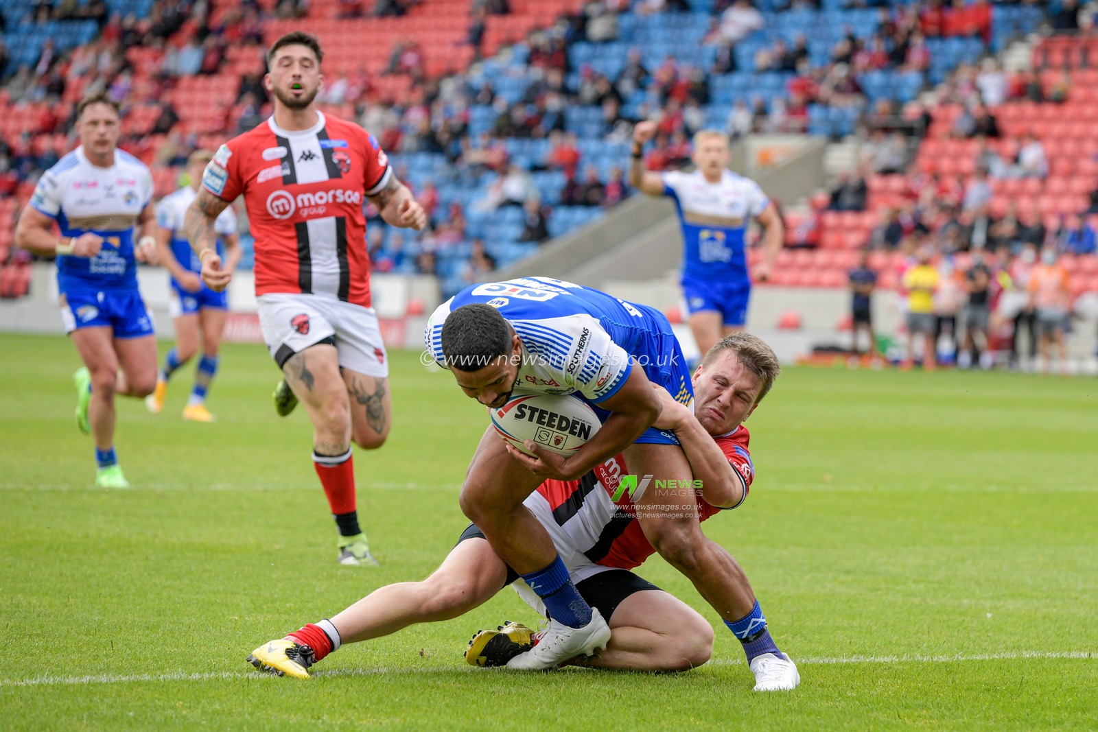 Kruise Leeming (9) of Leeds Rhinos goes over for a try to make it 8-30