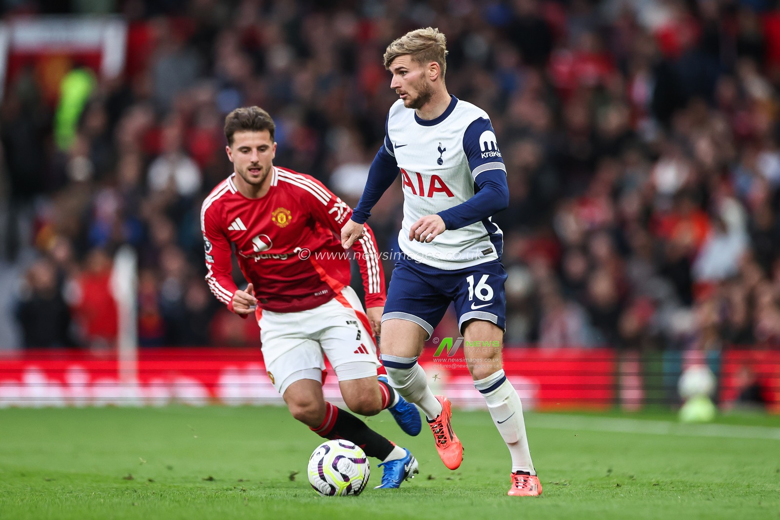 Timo Werner of Tottenham Hotspur makes a break with the ball  during the Premier League match Manchester United vs Tottenham Hotspur at Old Trafford, Manchester, United Kingdom, 29th September 2024

(Photo by Mark Cosgrove/News Images)
