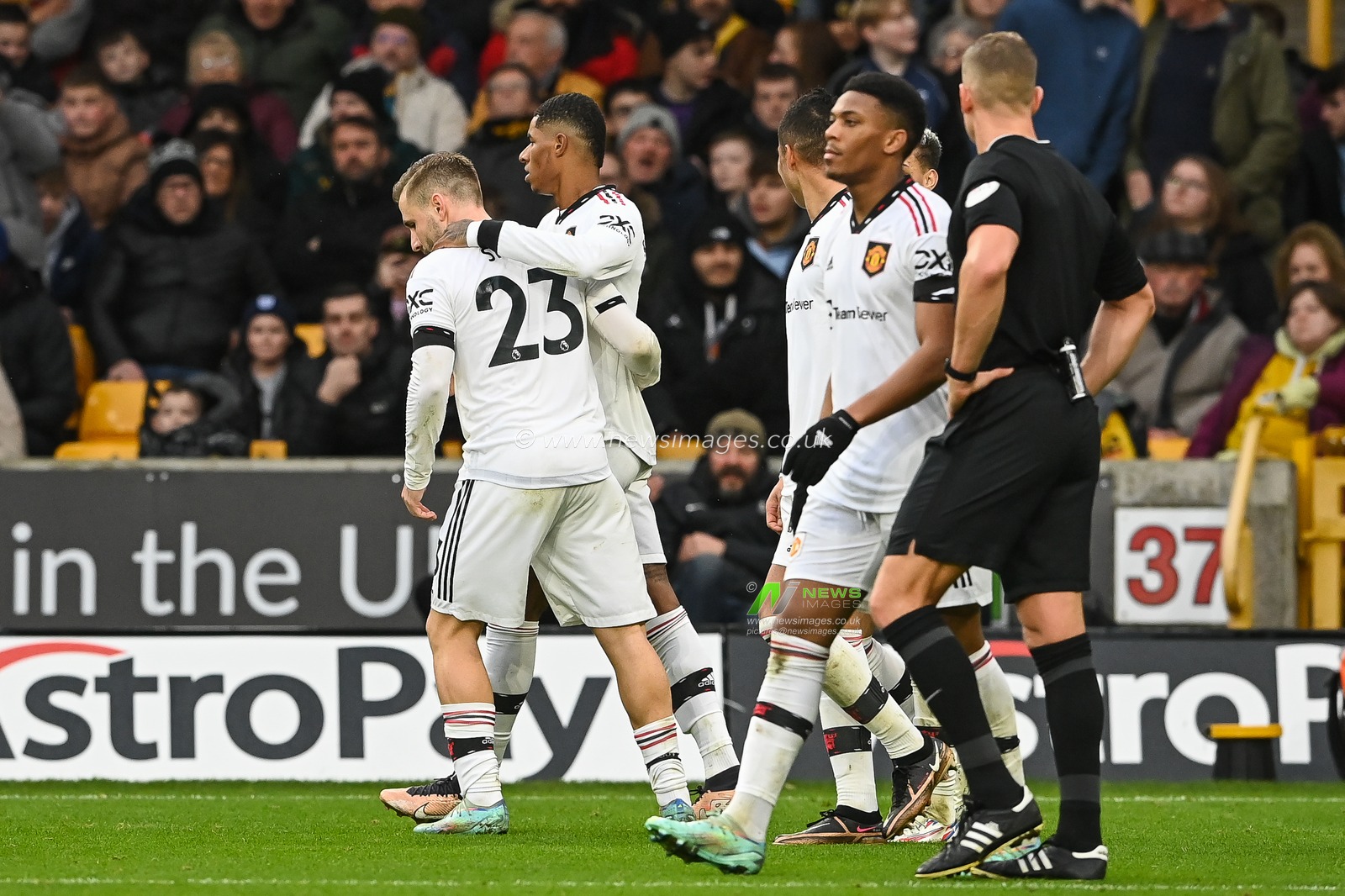 Marcus Rashford #10 of Manchester United celebrates his goal to make it 0-1 during the Premier League match Wolverhampton Wanderers vs Manchester United at Molineux, Wolverhampton, United Kingdom, 31st December 2022

(Photo by Craig Thomas/News Images)