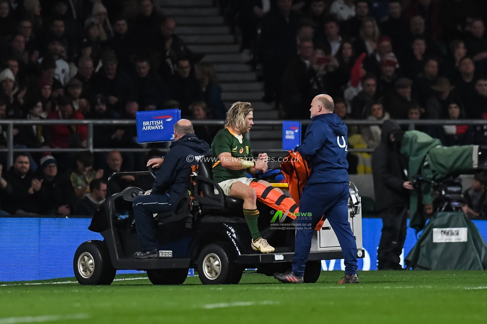 Francois de Klerk of South Africa leaves the field with an injury on a cart during the Autumn internationals match England vs South Africa at Twickenham Stadium, Twickenham, United Kingdom, 26th November 2022

(Photo by Mike Jones/News Images)