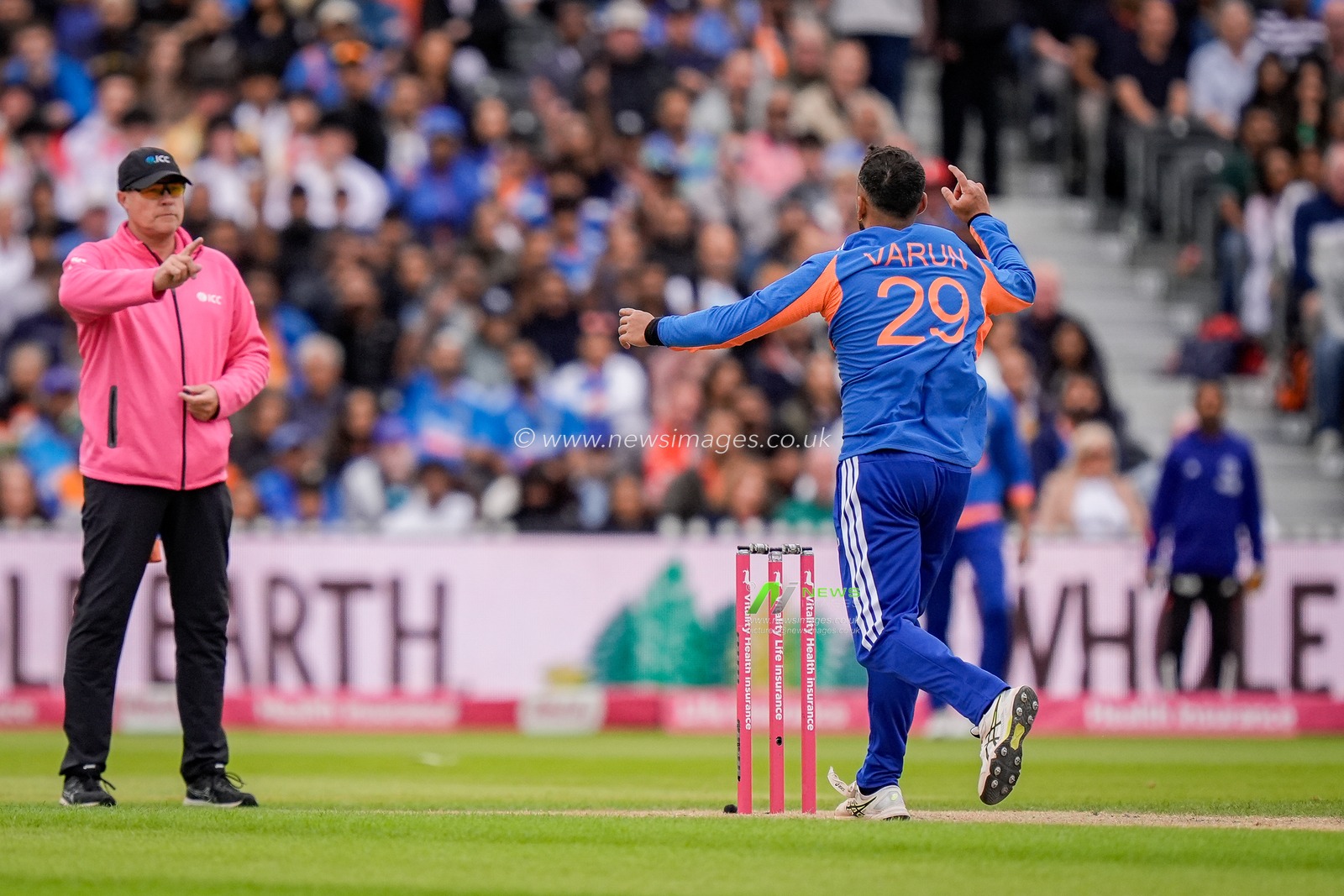 Varun Chakravarthy of India traps Will Jacks of England LBW during the Second Vitality T20 International match England vs India at Old Trafford, Manchester, United Kingdom on 04 July 2026

(Photo by Maynard Manyowa/News Images)