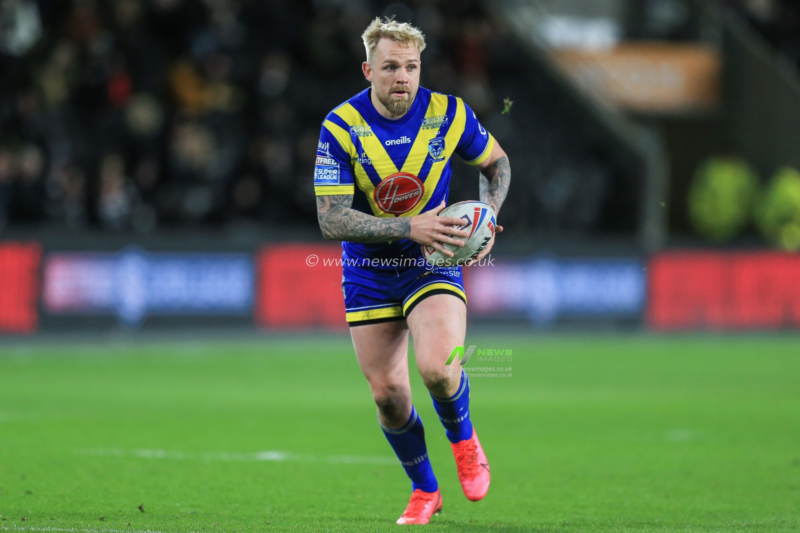 12th March 2020, KCOM Stadium, Hull, England; Betfred Super League, Hull FC v Warrington Wolves : match image Blake Austin (6) of Warrington Wolves