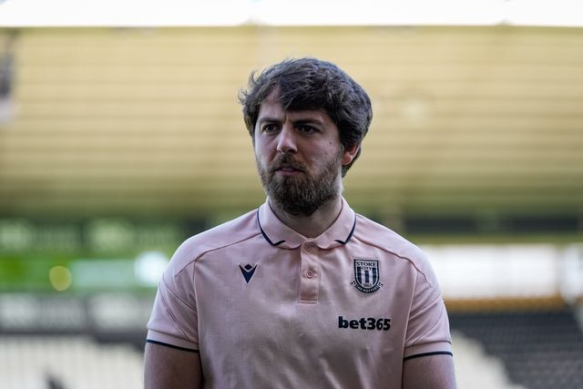 Ben Pearson of Stoke City inspects the pitch prior to kick off during the Sky Bet Championship match Derby County vs Stoke City at Pride Park Stadium, Derby, United Kingdom on 06 April 2026

(Photo by Maynard Manyowa/News Images)