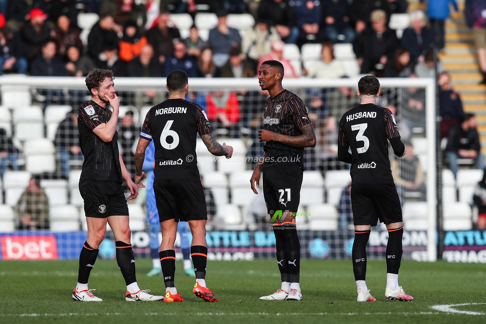 Marvin Ekpiteta of Blackpool talks with teammates during the Sky Bet League 1 match Stevenage vs Blackpool at Lamex Stadium, Stevenage, United Kingdom, 3rd February 2024

(Photo by Gareth Evans/News Images)