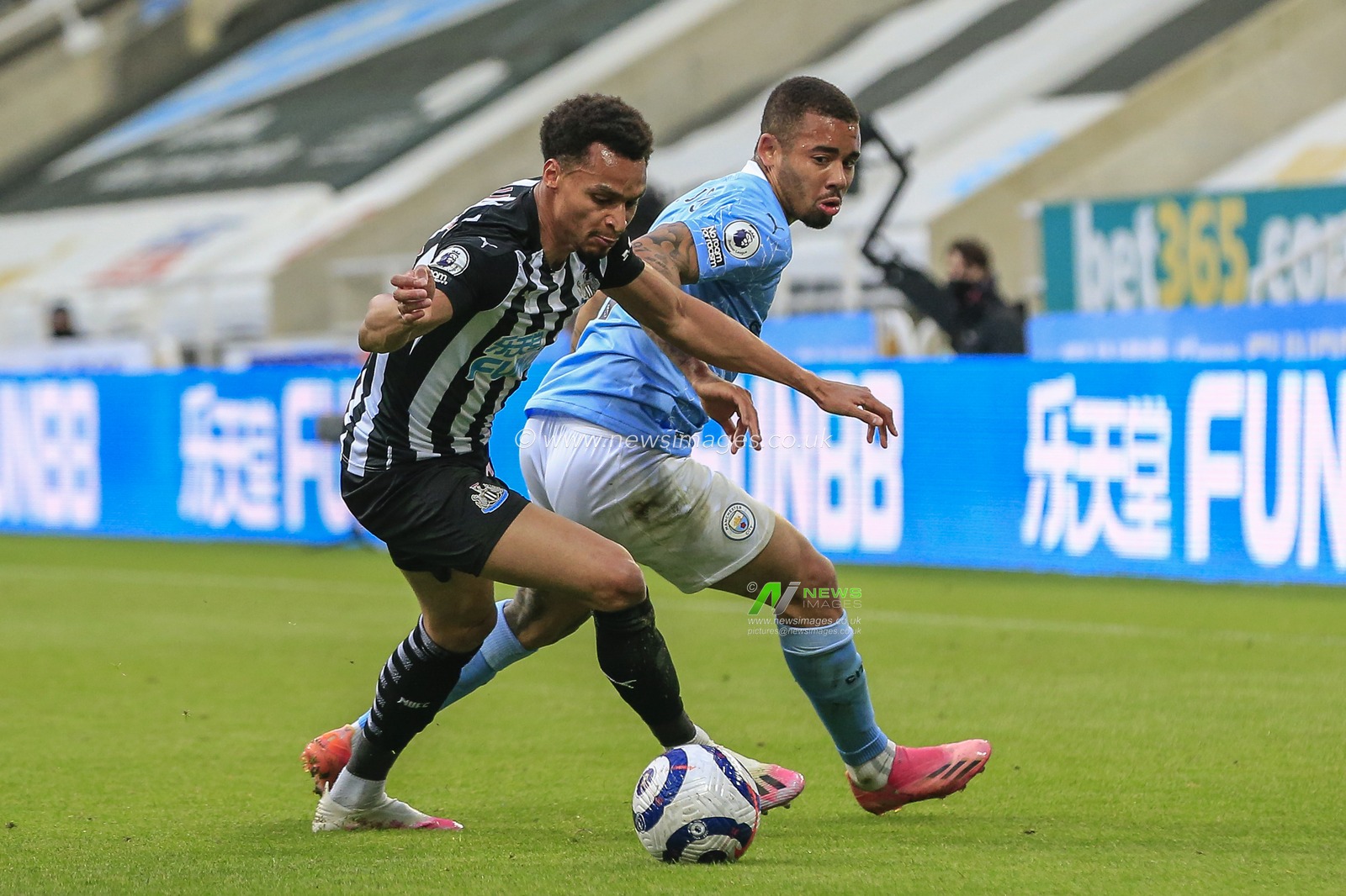 Jacob Murphy #23 of Newcastle United holds off Gabriel Jesus #9 of Manchester City
