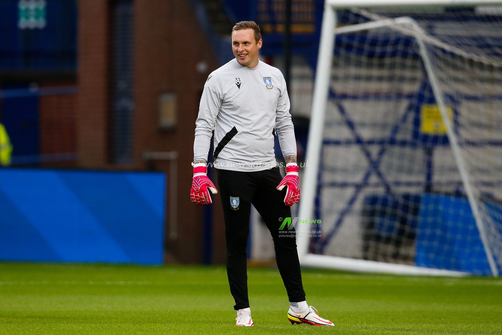 David Stockdale #31 of Sheffield Wednesday warms up before the Papa John's Trophy match Sheffield Wednesday vs Burton Albion at Hillsborough, Sheffield, United Kingdom, 20th September 2022

(Photo by Ben Early/News Images)