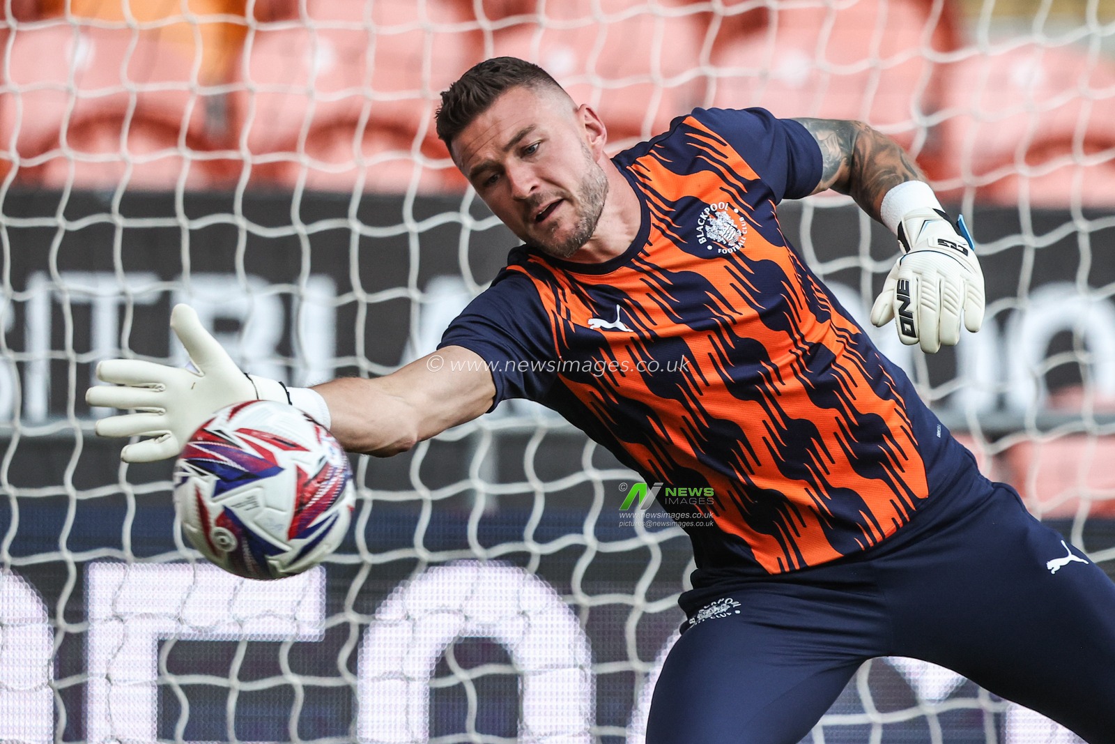 Richard O'Donnell of Blackpool in the pregame warmup session during the Sky Bet League 1 match Blackpool vs Birmingham City at Bloomfield Road, Blackpool, United Kingdom, 30th April 2025

(Photo by Alfie Cosgrove/News Images)
