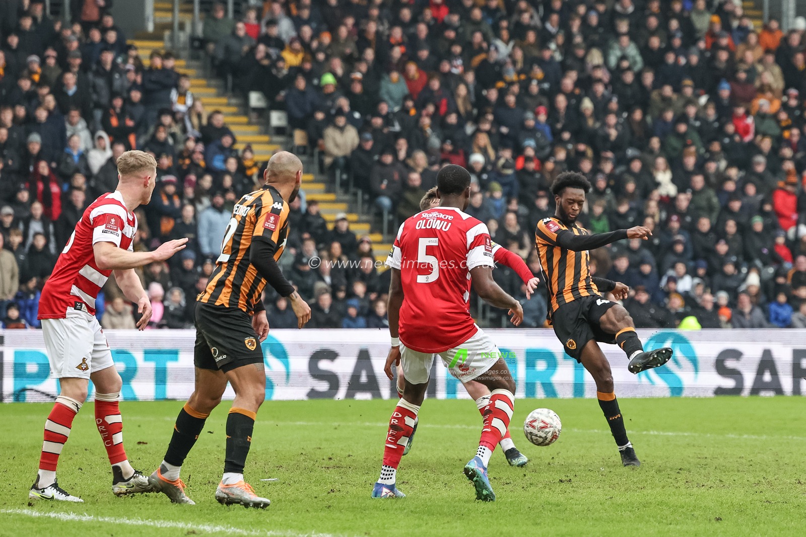 Abu Kamara of Hull City shoots on goal during the Emirates FA Cup 3rd Round match Hull City vs Doncaster Rovers at MKM Stadium, Hull, United Kingdom, 12th January 2025

(Photo by Mark Cosgrove/News Images)