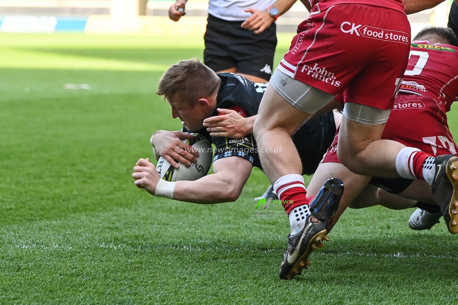Johnny Matthews of Glasgow Warriors goes over for a try during the European Challenge Cup Semi-Final match Llanelli Scarlets vs Glasgow Warriors at Parc y Scarlets, Llanelli, United Kingdom, 29th April 2023

(Photo by Craig Thomas/News Images)