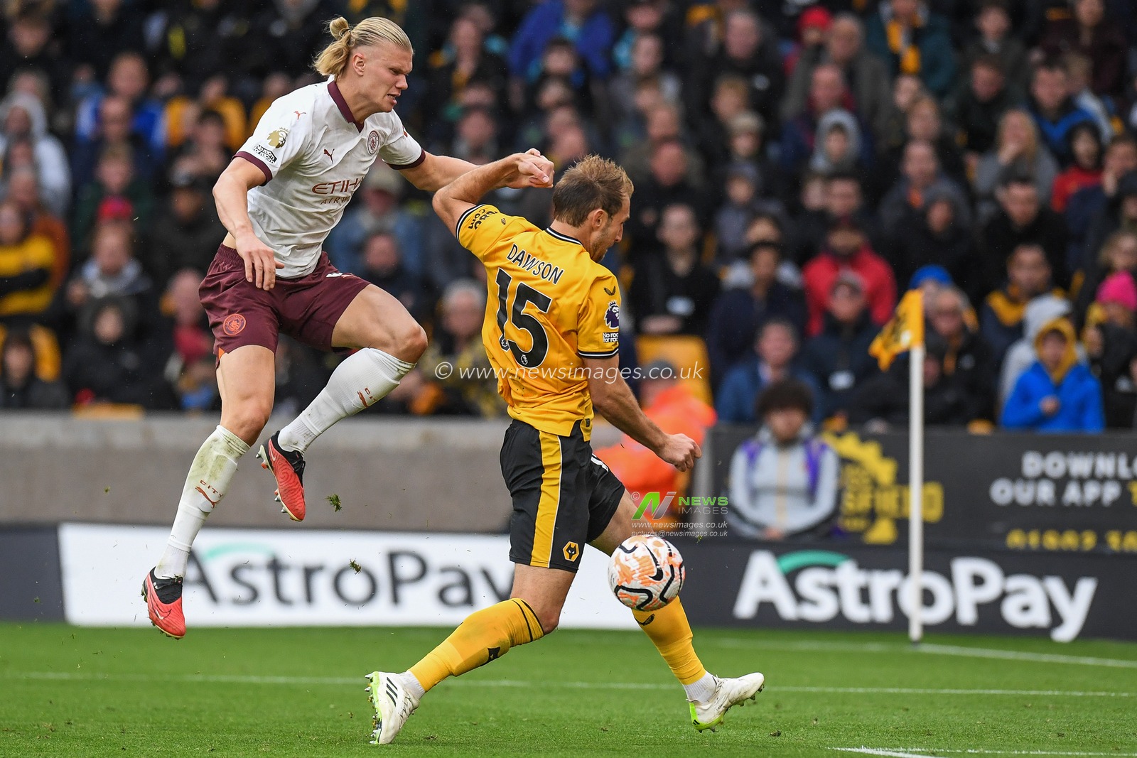 Erling Haaland #9 of Manchester City takes a shot at goal under pressure from Craig Dawson #15 of Wolverhampton Wanderers during the Premier League match Wolverhampton Wanderers vs Manchester City at Molineux, Wolverhampton, United Kingdom, 30th September 2023

(Photo by Mike Jones/News Images)