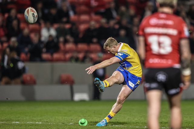 Lachlan Miller of Leeds Rhinos scores a penalty during the Betfred Super League match Salford Red Devils vs Leeds Rhinos at Salford Community Stadium, Eccles, United Kingdom, 10th April 2025

(Photo by Alfie Cosgrove/News Images)