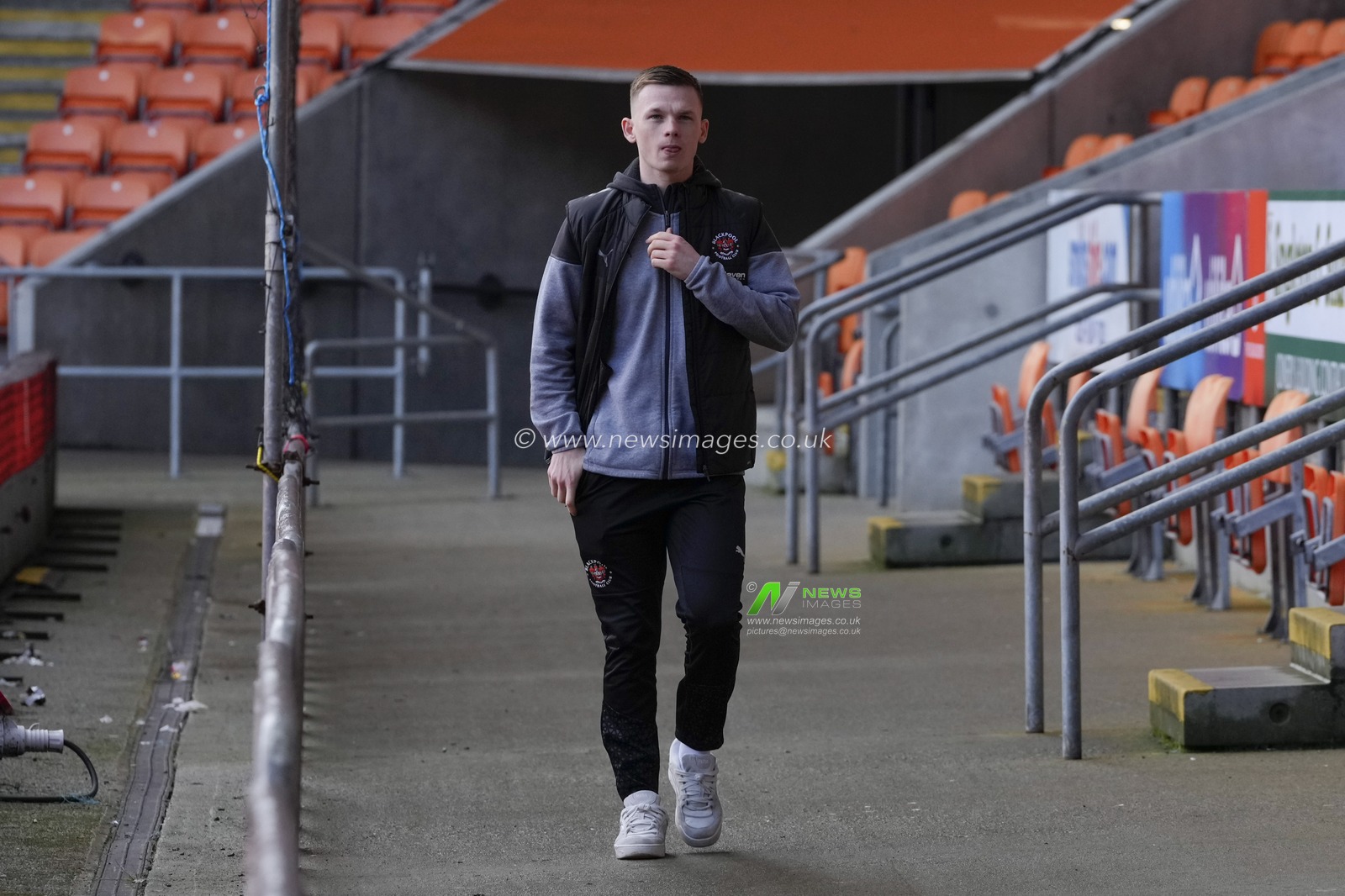Andy Lyons of Blackpool arrives at the stadium before the Sky Bet League 1 match Blackpool vs Oxford United at Bloomfield Road, Blackpool, United Kingdom, 10th February 2024

(Photo by Steve Flynn/News Images)