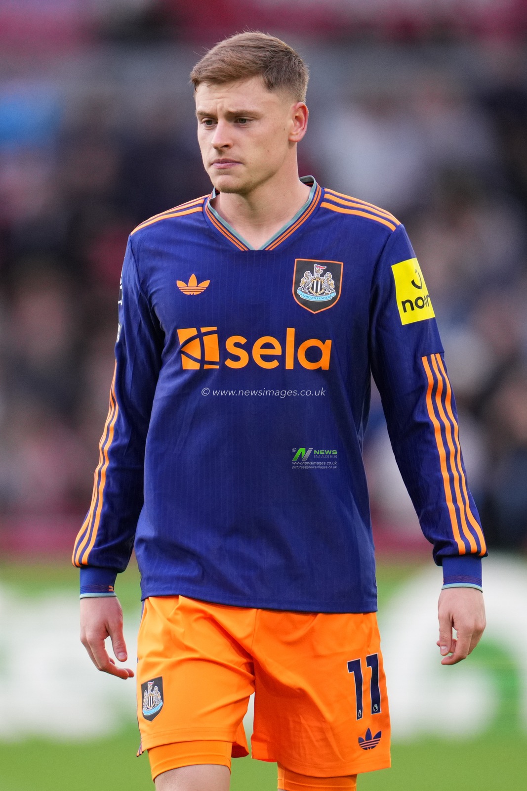 Harvey Barnes of Newcastle United during the Premier League match Brentford vs Newcastle United at The Gtech Community Stadium, London, United Kingdom, 9th November 2025

(Photo by Harvey Murphy/News Images)

*** GER AUT SUI OUT ***