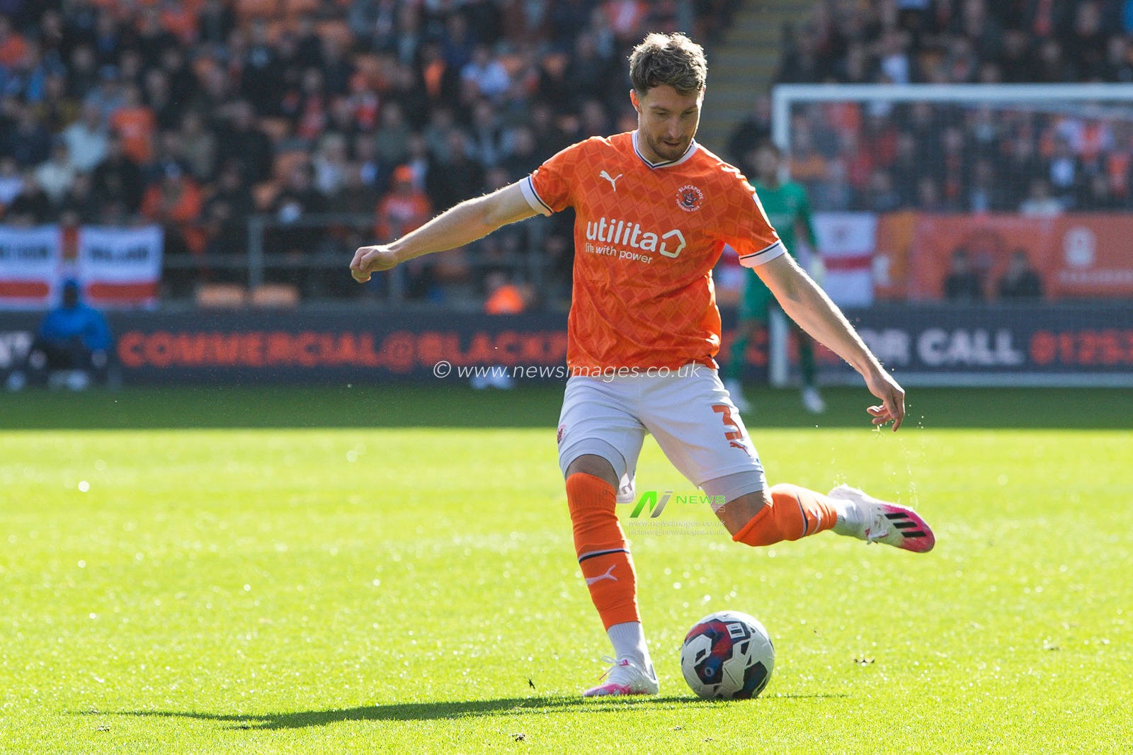 James Husband #3 of Blackpool in action during the game during the Sky Bet Championship match Blackpool vs Preston North End at Bloomfield Road, Blackpool, United Kingdom, 22nd October 2022

(Photo by Craig Thomas/News Images)