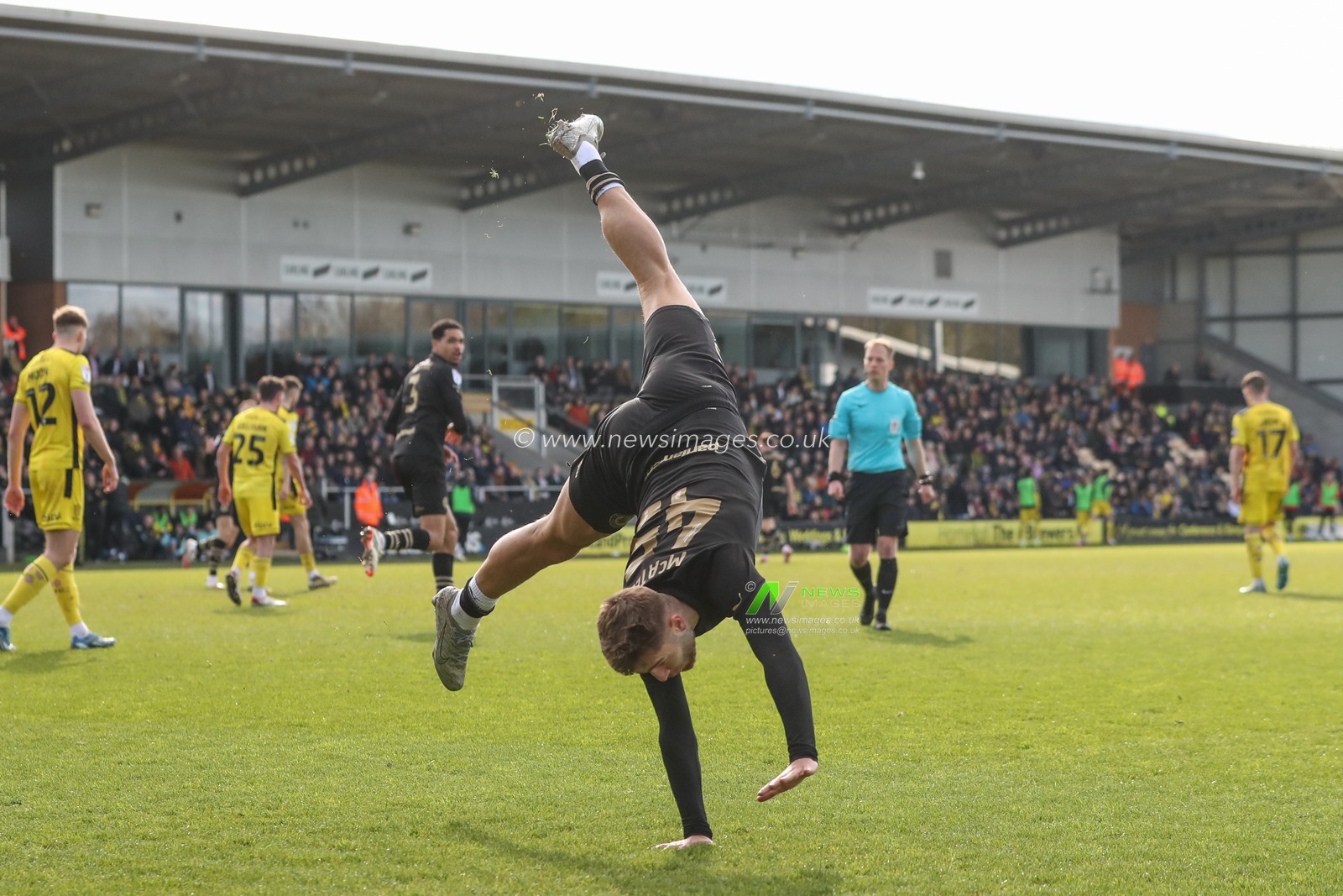 John Mcatee of Barnsley celebrates his goal to make it 1-1 during the Sky Bet League 1 match Burton Albion vs Barnsley at Pirelli Stadium, Burton upon Trent, United Kingdom, 1st April 2024

(Photo by Alfie Cosgrove/News Images)