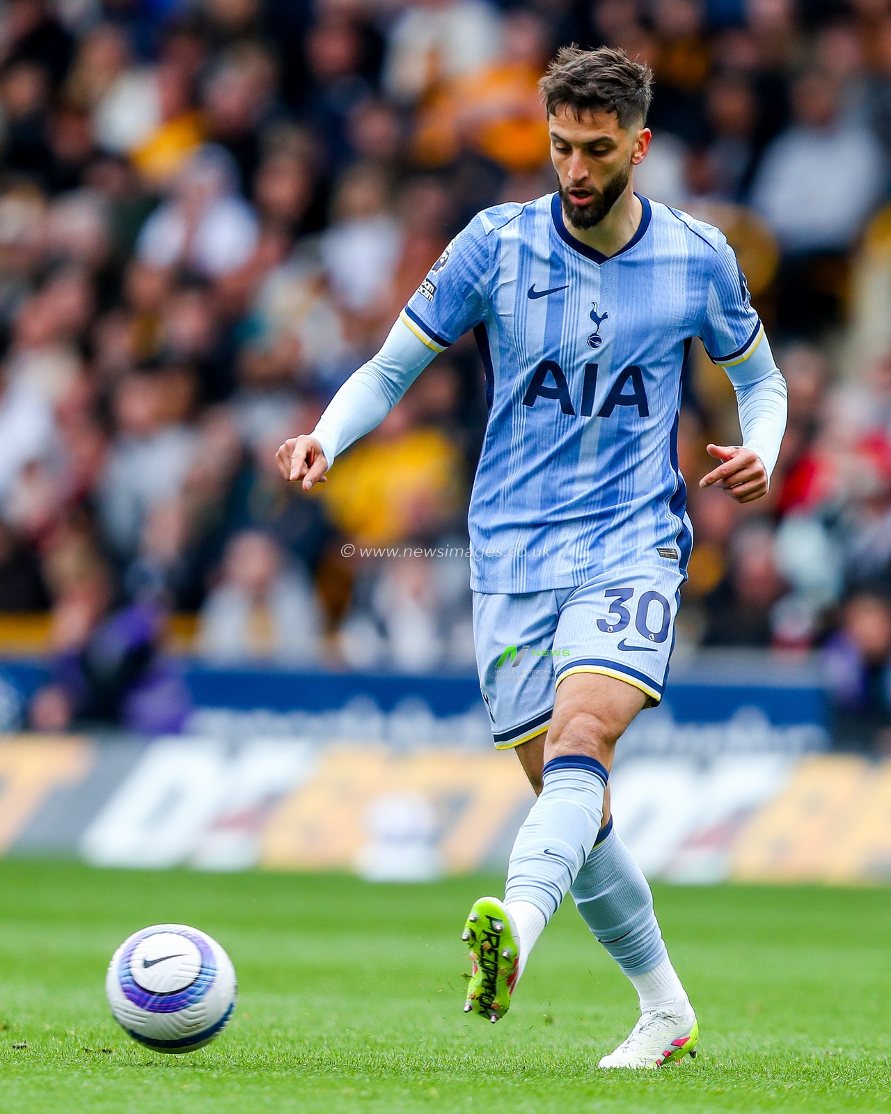 Rodrigo Bentancur of Tottenham Hotspur passes the ball during the Premier League match Wolverhampton Wanderers vs Tottenham Hotspur at Molineux, Wolverhampton, United Kingdom, 13th April 2025

(Photo by Gareth Evans/News Images)