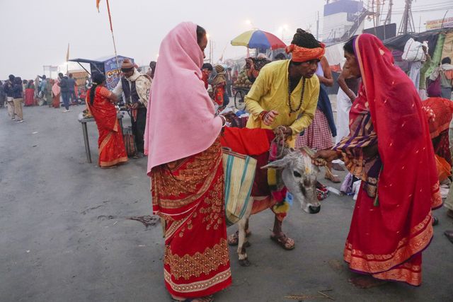Hindu pilgrims perform religious rituals at the waters of Gangasagar island, around 160 kms south of Kolkata on January 13,2025,Pictures by Debajyoti Chakraborty..(Photo: Debajyoti Chakraborty/News Images)