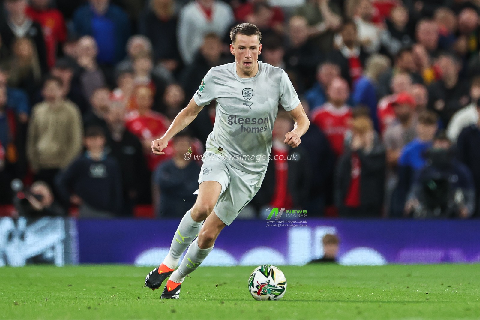 MaÃ«l de Gevigney of Barnsley makes a break with the ball  during the Carabao Cup 3rd Round match Manchester United vs Barnsley at Old Trafford, Manchester, United Kingdom, 17th September 2024

(Photo by Mark Cosgrove/News Images)