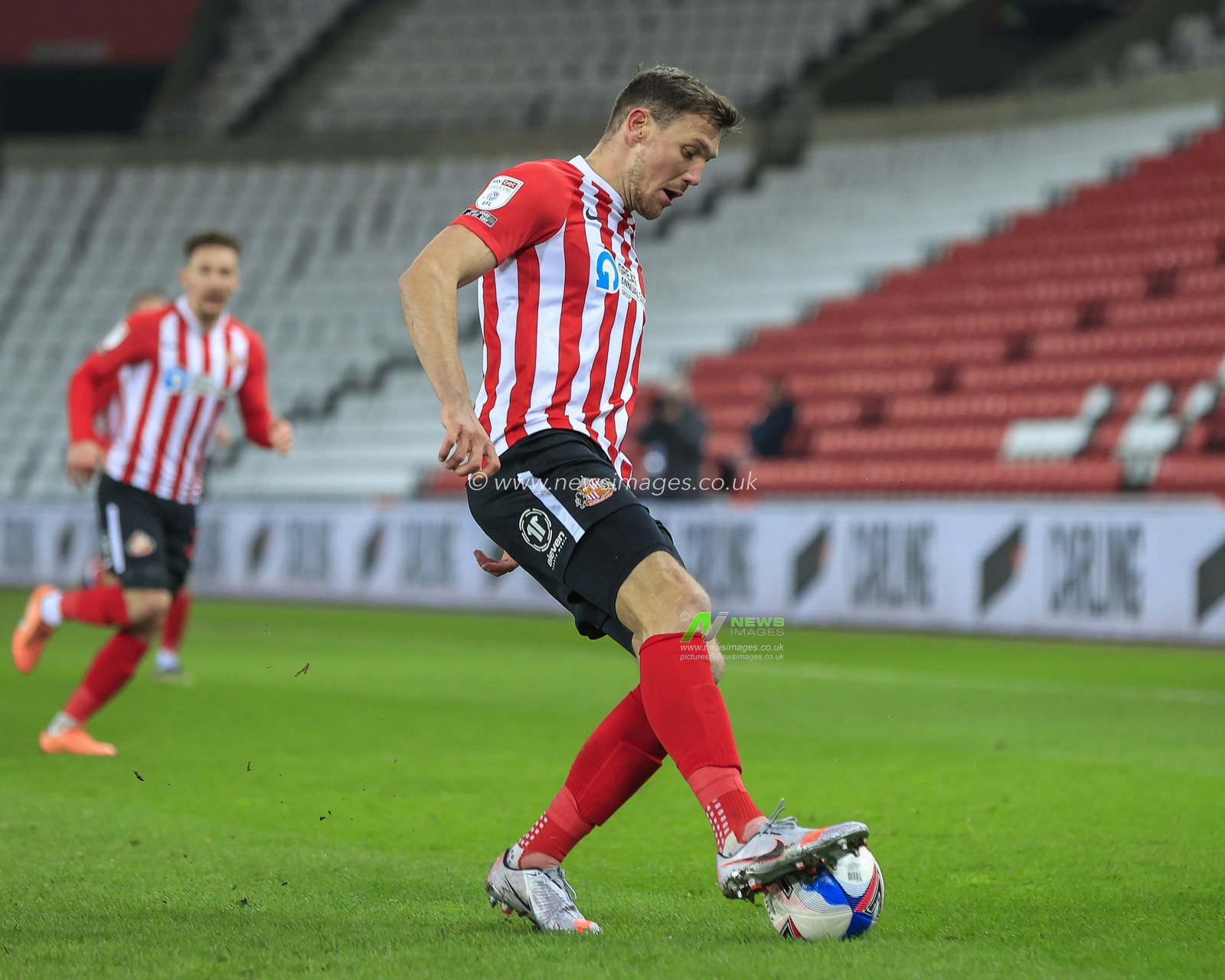 Charlie Wyke #9 of Sunderland with the ball