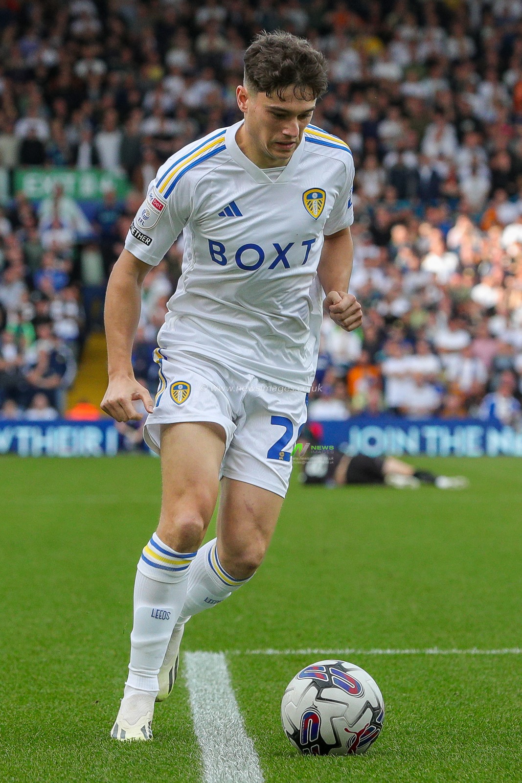 Daniel James #20 of Leeds United on the ball during the Sky Bet Championship match Leeds United vs Bristol City at Elland Road, Leeds, United Kingdom, 7th October 2023

(Photo by James Heaton/News Images)