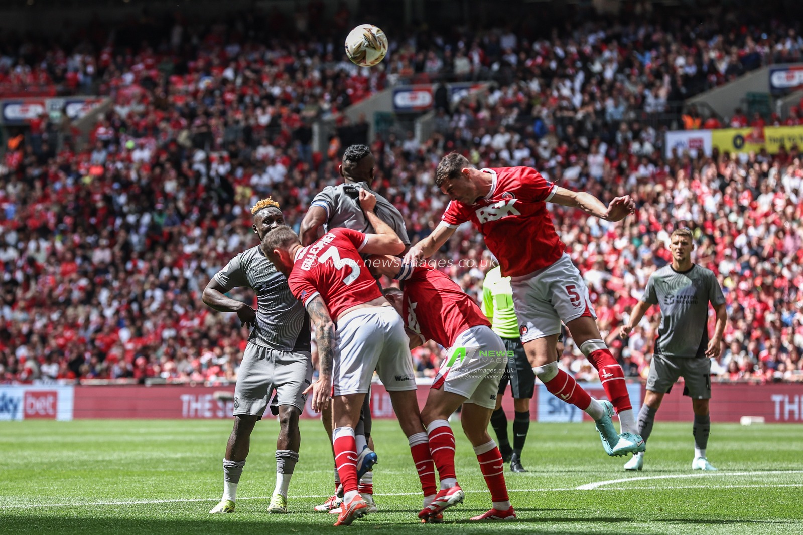 Lloyd Jones of Charlton Athletic heads the ball clear from a corner during the Sky Bet League 1 Playoff Final match Charlton Athletic vs Leyton Orient at Wembley Stadium, London, United Kingdom, 25th May 2025

(Photo by Alfie Cosgrove/News Images)