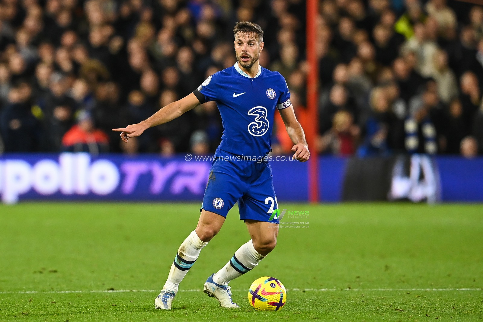 CÃ©sar Azpilicueta #28 of Chelsea gives his team instructions during the Premier League match Nottingham Forest vs Chelsea at City Ground, Nottingham, United Kingdom, 1st January 2023

(Photo by Craig Thomas/News Images)