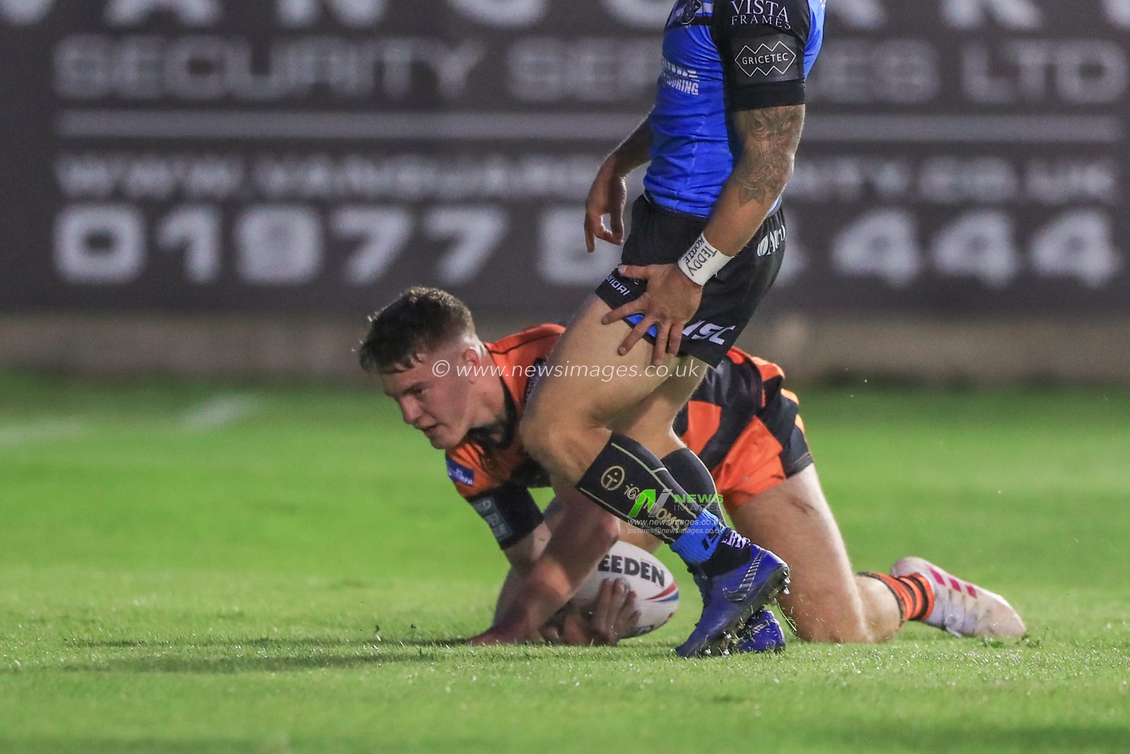 5th September 2019 , Mend-A-Hose Jungle, England; Betfred Super League, Round 28, Castleford Tigers vs Hull FC ; Jake Trueman (6) of Castleford Tigers goes over for a try 


Credit: Mark Cosgrove/News Images