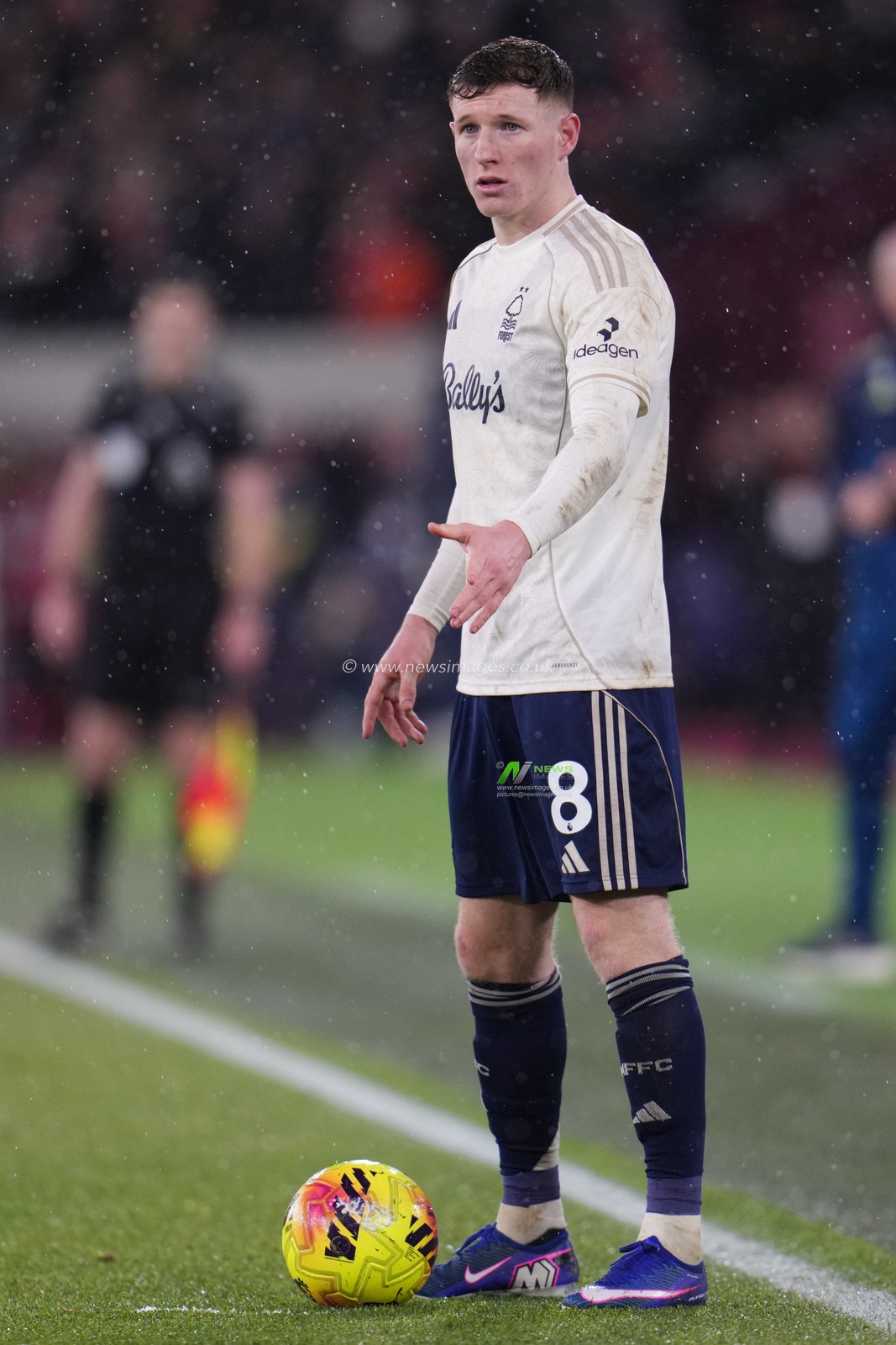 Elliot Anderson of Nottingham Forest during the Premier League match West Ham United vs Nottingham Forest at London Stadium, London, United Kingdom, 6th January 2026

(Photo by Harvey Murphy/News Images)

*** GER AUT SUI OUT ***