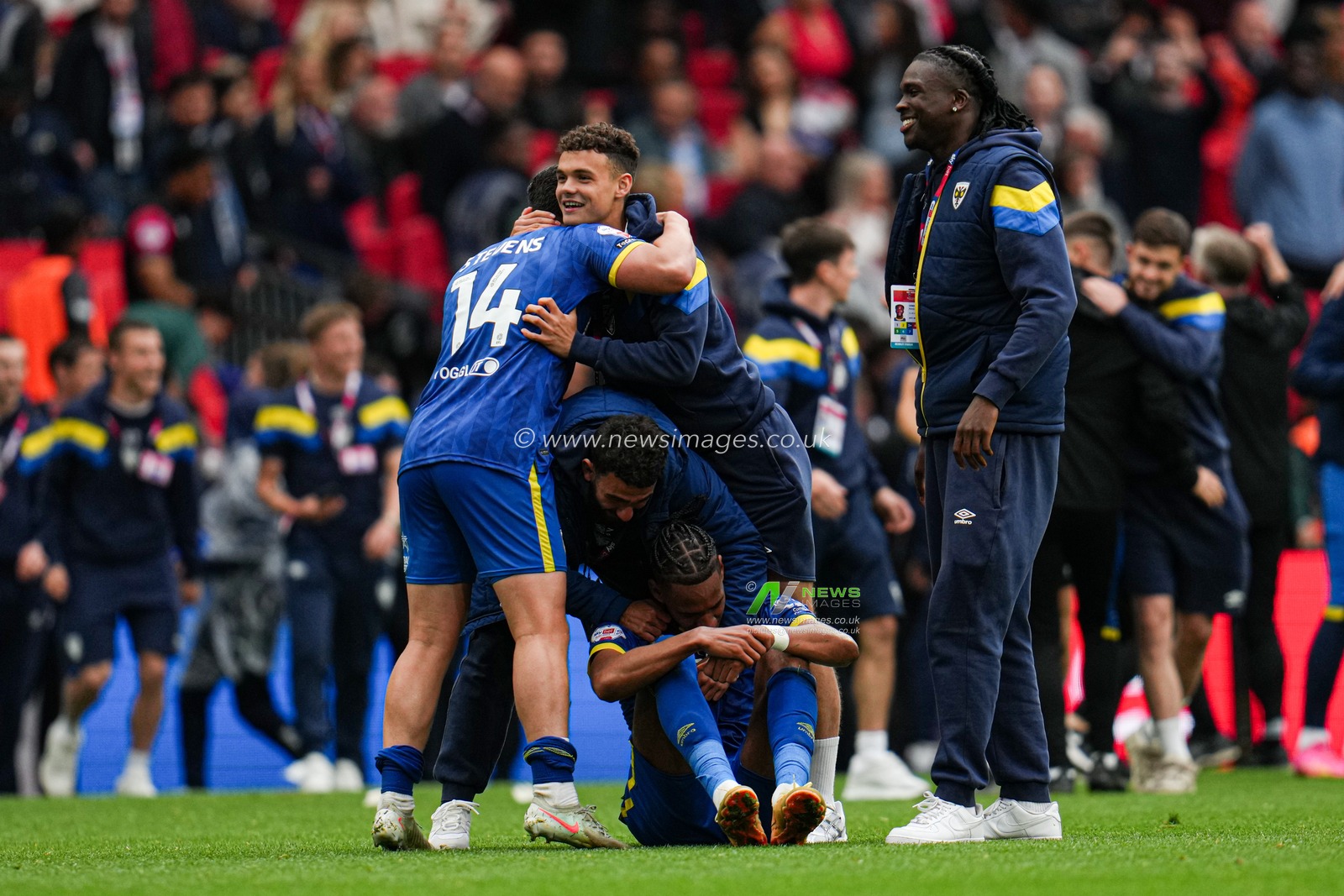 Wimbledon celebrate win during the Sky Bet League 2 Playoff Final match AFC Wimbledon vs Walsall at Wembley Stadium, London, United Kingdom, 26th May 2025

(Photo by Harvey Murphy/News Images)