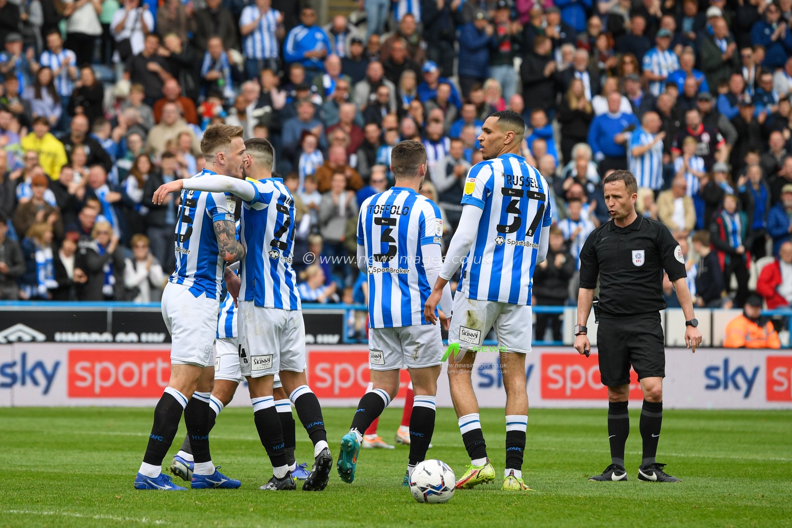 Danny Ward #25 of Huddersfield Town celebrates scoring a goal to make it 2-0