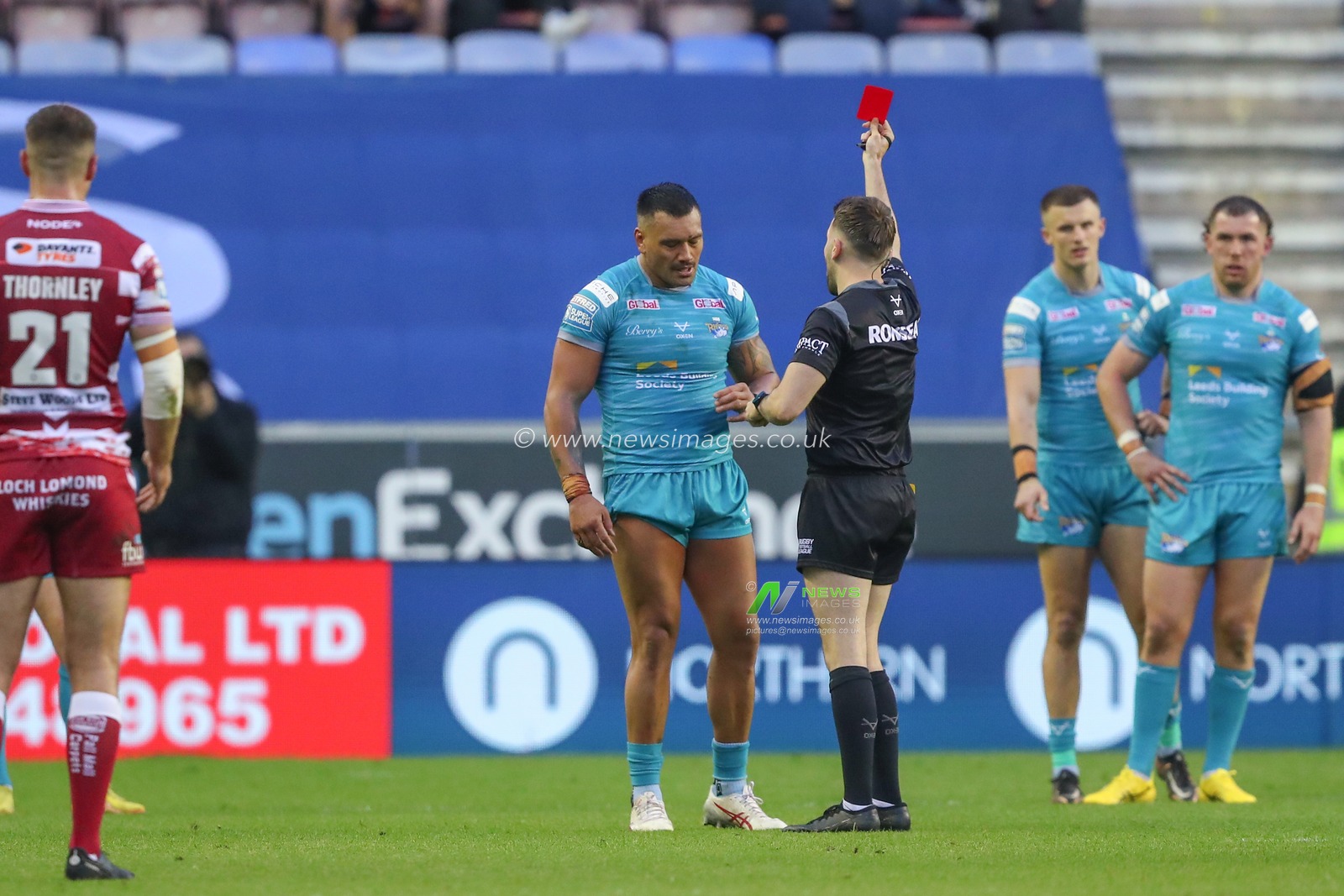 Zane Tetevano #10 of Leeds Rhinos is shown the red card during the Betfred Super League Round 12 match Wigan Warriors vs Leeds Rhinos at DW Stadium, Wigan, United Kingdom, 12th May 2023

(Photo by Gareth Evans/News Images)