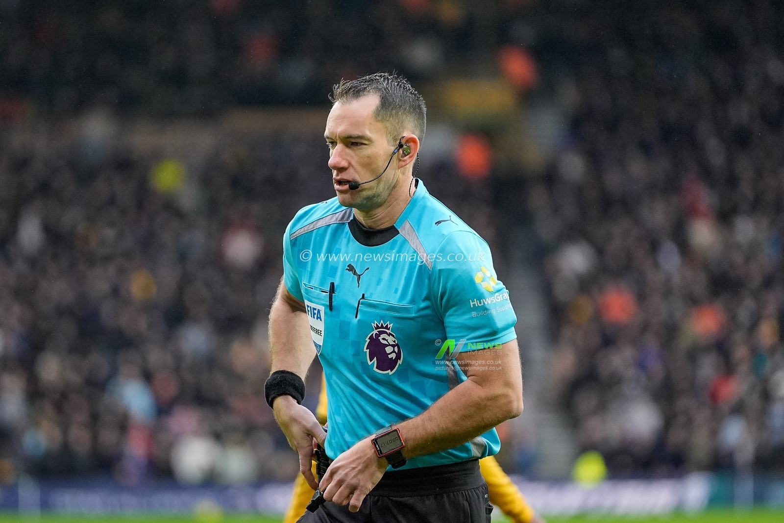 Referee Jarred Gillett during the Premier League match Wolverhampton Wanderers vs Chelsea at Molineux, Wolverhampton, United Kingdom on 07 February 2026

(Photo by Maynard Manyowa/News Images)