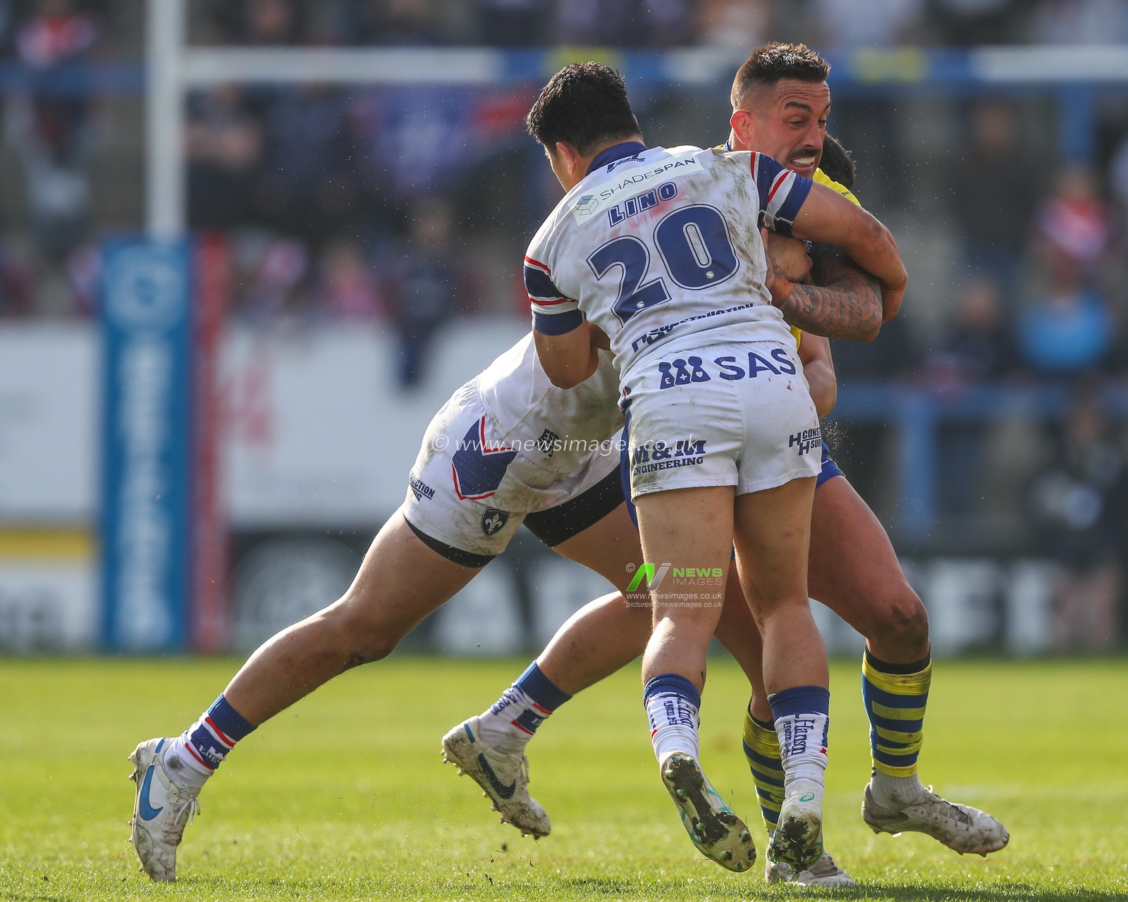 Paul Vaughan of Warrington Wolves is tackled during the Betfred Super League Round 4 match Warrington Wolves vs Wakefield Trinity at Halliwell Jones Stadium, Warrington, United Kingdom, 9th March 2025

(Photo by Gareth Evans/News Images)