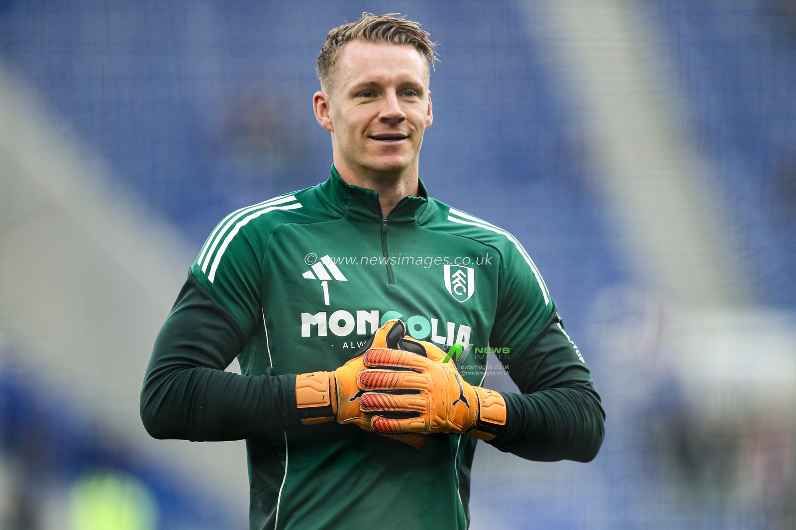 Bernd Leno of Fulham warms up ahead of the Premier League match Everton vs Fulham at Hill Dickinson Stadium, Liverpool, United Kingdom, 8th November 2025

(Photo by Jorge Horsted/News Images)

*** GER AUT SUI OUT ***