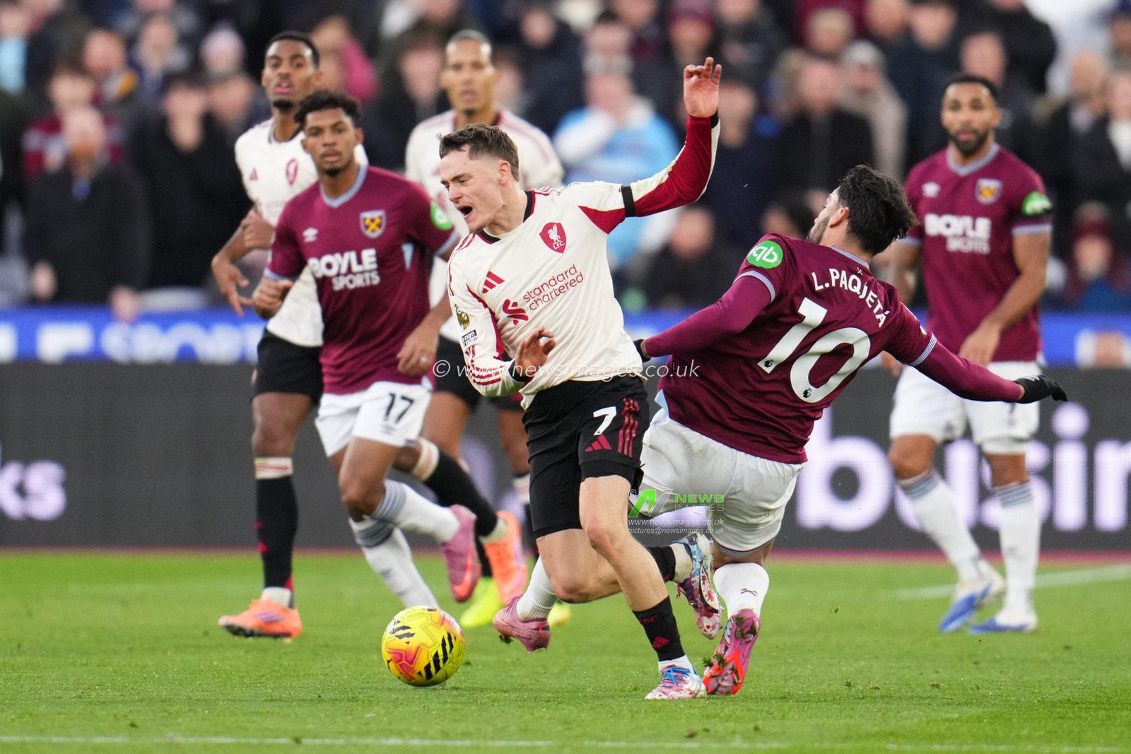 during the Premier League match West Ham United vs Liverpool at London Stadium, London, United Kingdom, 30th November 2025

(Photo by Harvey Murphy/News Images)

*** GER AUT SUI OUT ***