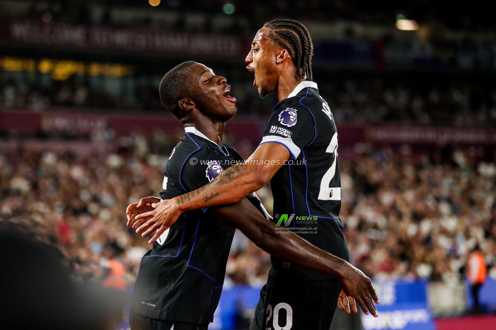 Moises Caicedo of Chelsea celebrates his goal with teammates to make it 1-4 during the Premier League match West Ham United vs Chelsea at London Stadium, London, United Kingdom, 22nd August 2025

(Photo by Izzy Poles/News Images)