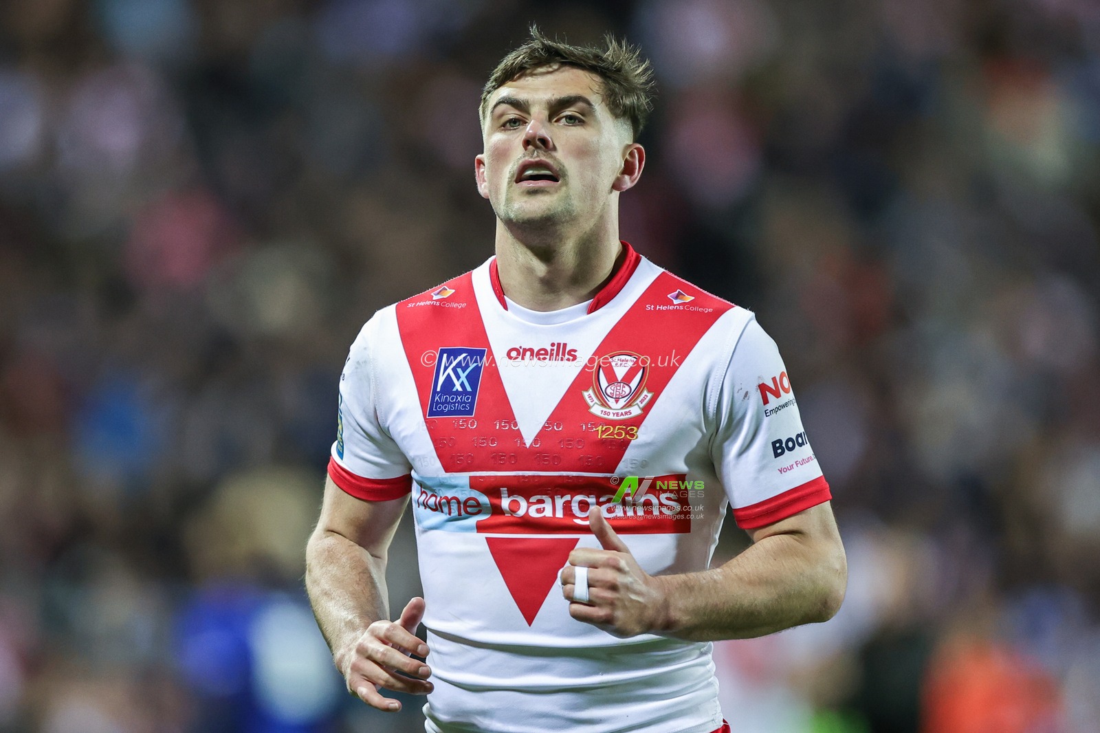 Lewis Dodd #7 of St Helens during the Betfred Super League Round 10 match St Helens vs Warrington Wolves at Totally Wicked Stadium, St Helens, United Kingdom, 20th April 2023

(Photo by Mark Cosgrove/News Images)