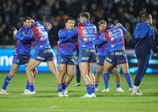 Wakefield Trinity players in the pre-game warm up during the Betfred Super League Round 1 match Wakefield Trinity vs Toulouse Olympique at DIY Kitchens Stadium, Wakefield, United Kingdom on 14 February 2026

(Photo by Richard Bierton/News Images)