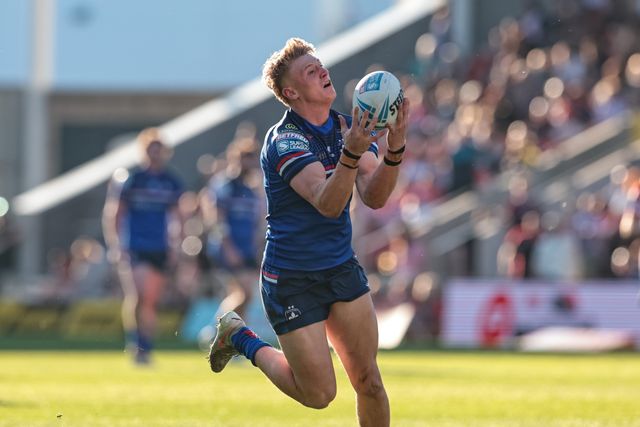 Jayden Myers of Wakefield Trinity catches the highball during the Betfred Super League round 9 match St Helens vs Wakefield Trinity at The BrewDog Stadium, St Helens, United Kingdom on 25 April 2026

(Photo by Mark Cosgrove/News Images)