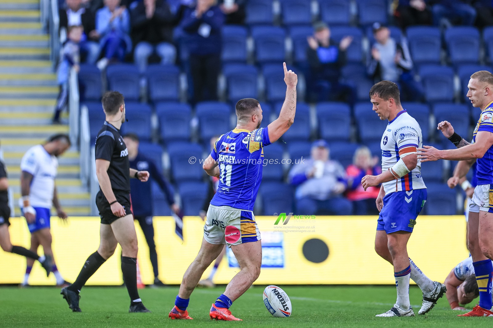 James Bentley of Leeds Rhinos celebrates his try